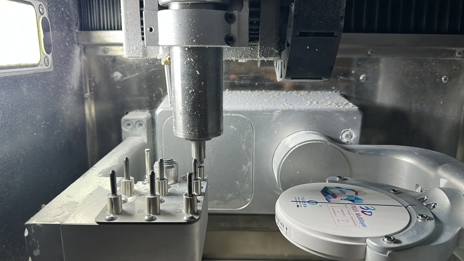 Dental mill with tool carousel and multilayer zirconia disc
